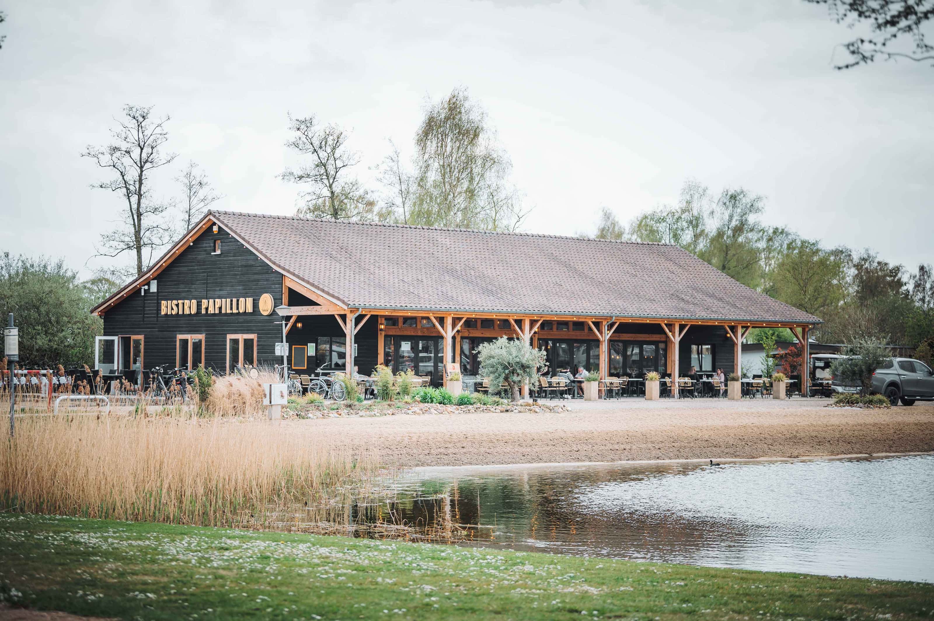 bistro papillon, exterieur in landschap, graffo fotografie