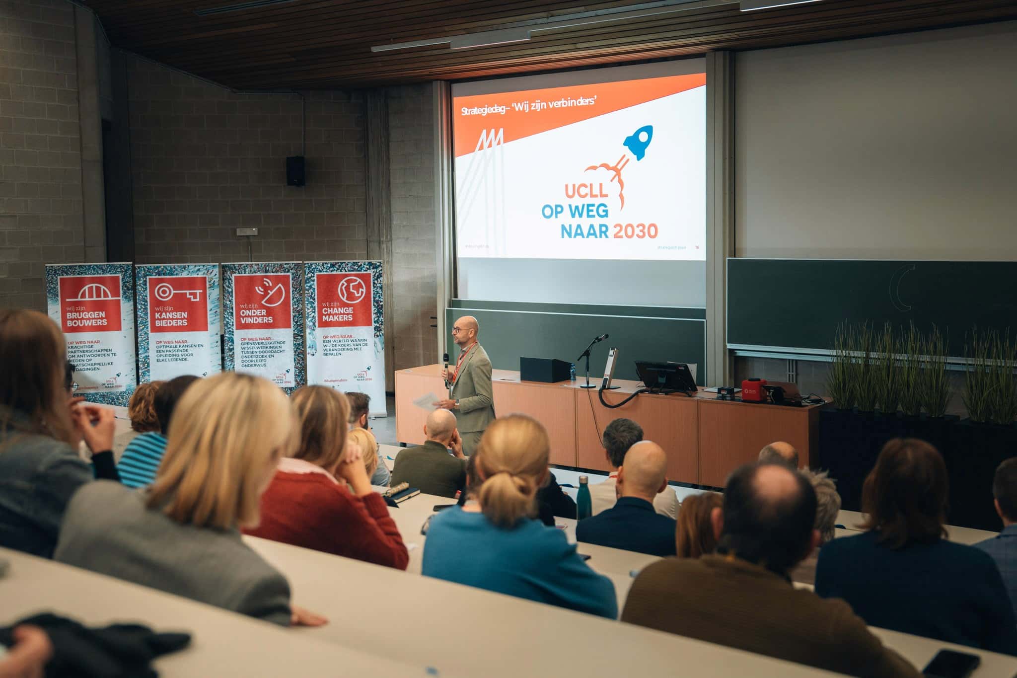 ucll strategiedag, groep luisterend, graffo fotografie
