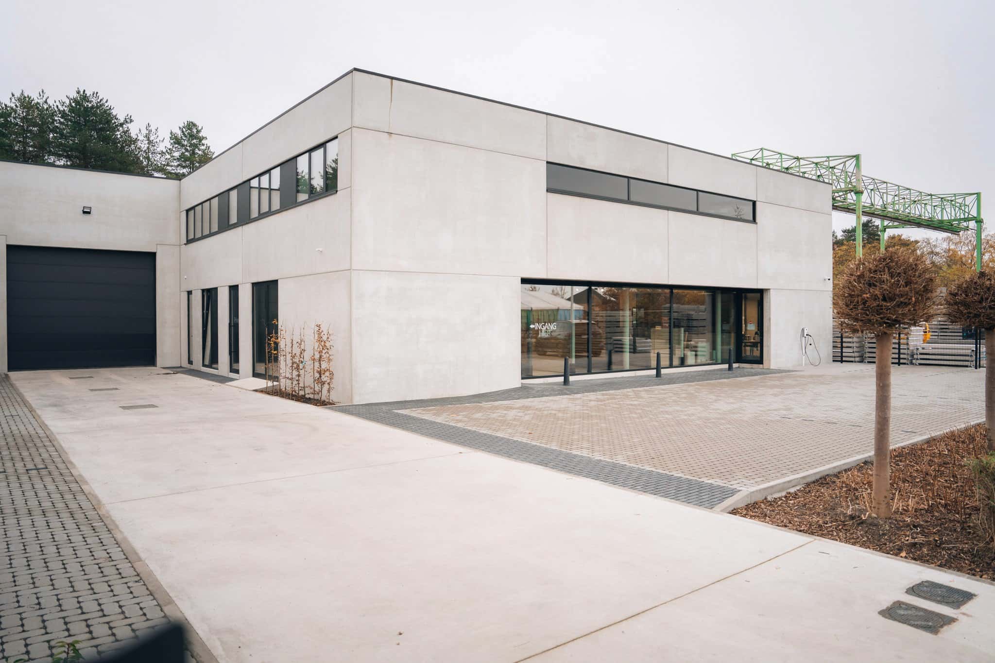 modern bedrijfsgebouw in beton, graffo fotografie