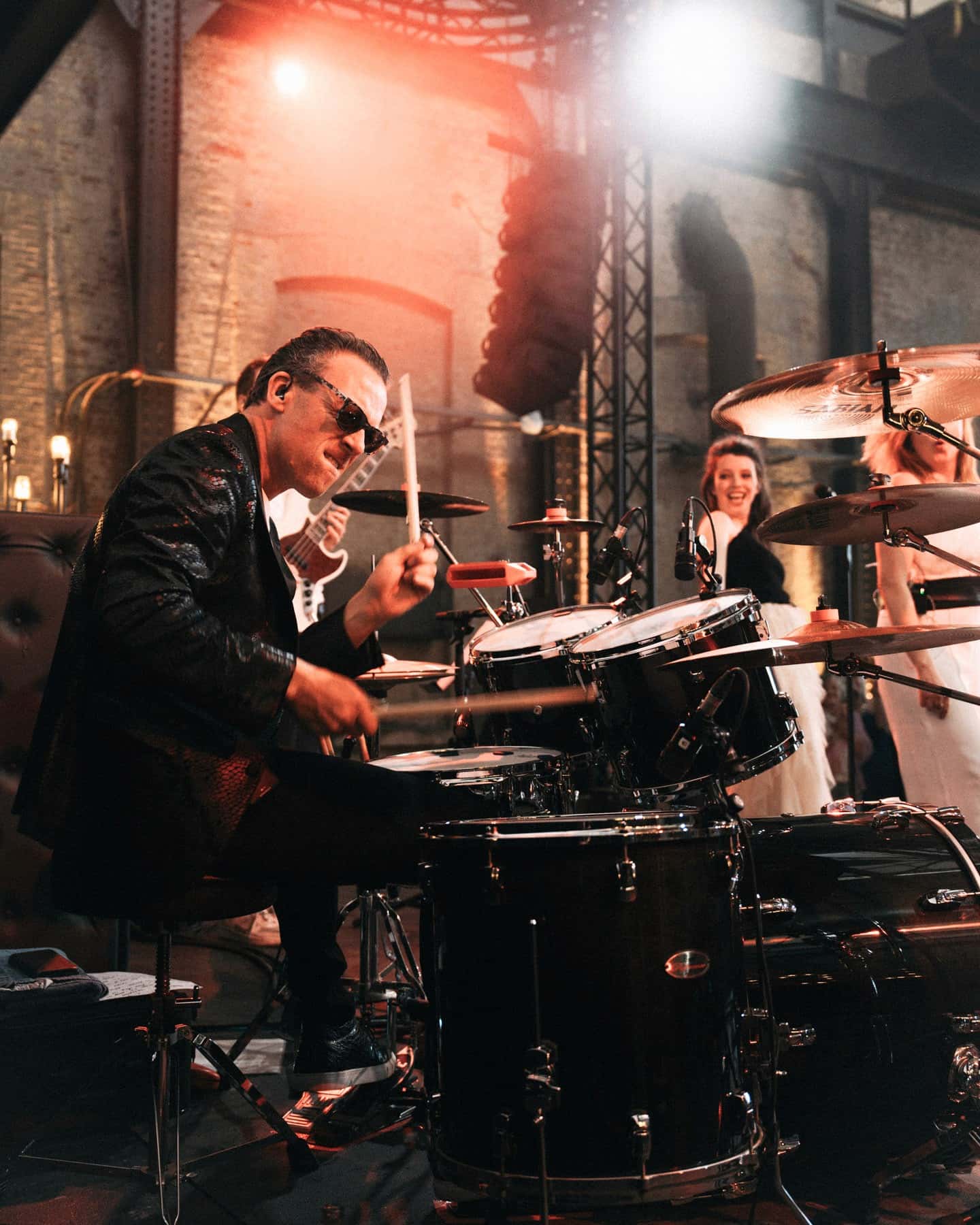 drummer en zangeres tijdens optreden, graffo fotografie